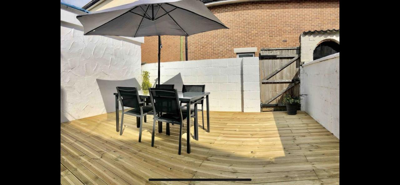 Gorgeous Town Centre Apt With Courtyard Garden Bournemouth Buitenkant foto