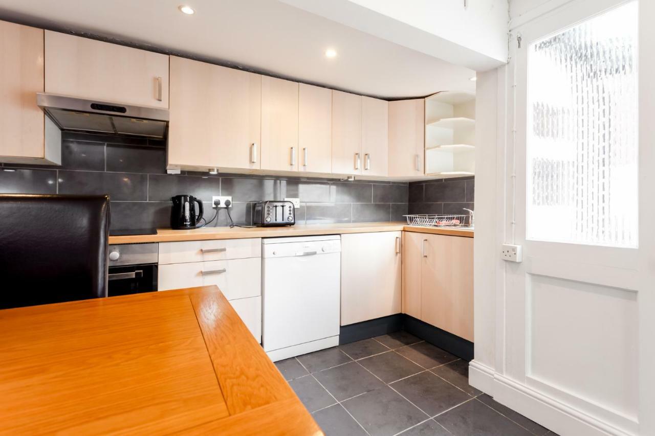 Gorgeous Town Centre Apt With Courtyard Garden Bournemouth Buitenkant foto